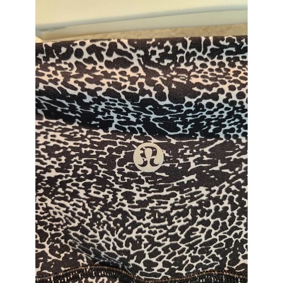 EUC Lululemon In Movement Tight 25" inseam Everlux size 6 - Picture 3 of 5